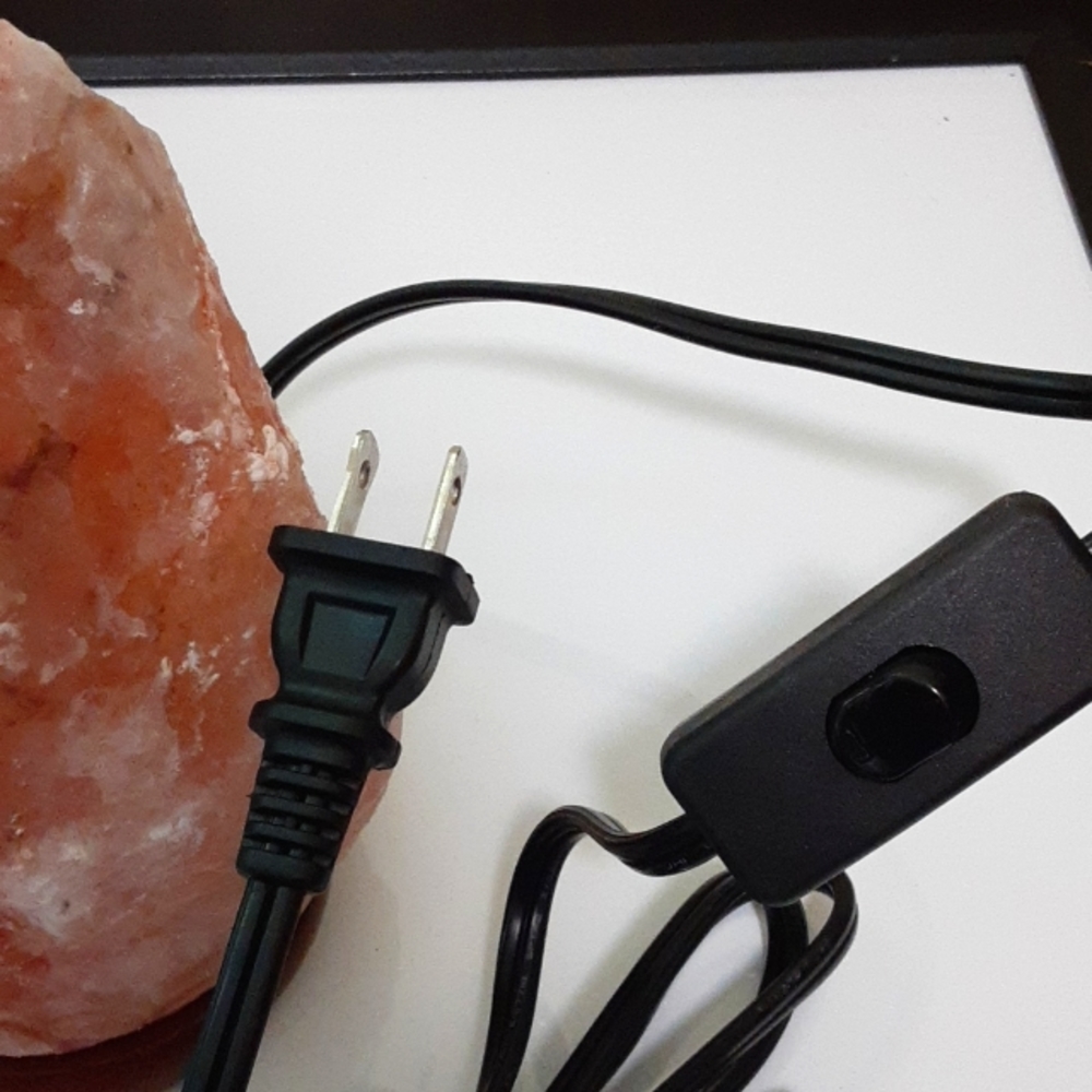 Amethya, Natural Himalayan Salt Lamp on Wood Base - Picture 7 of 12